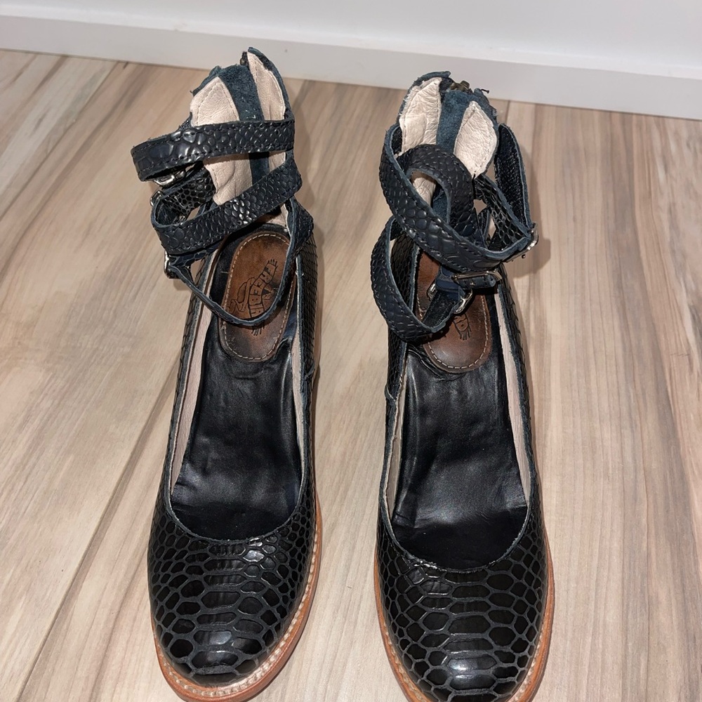 Freebird Black Textured Heels